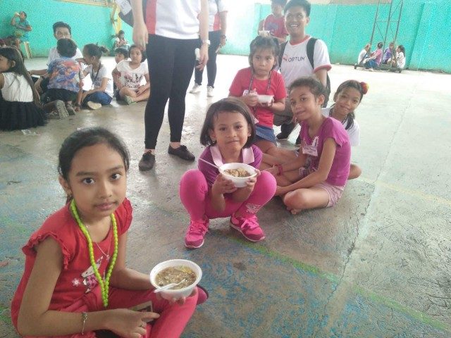 FREE FOOD. Children of Taguig receive free meals weekly from the food bank. Photo from Rise Against Hunger Philippines  