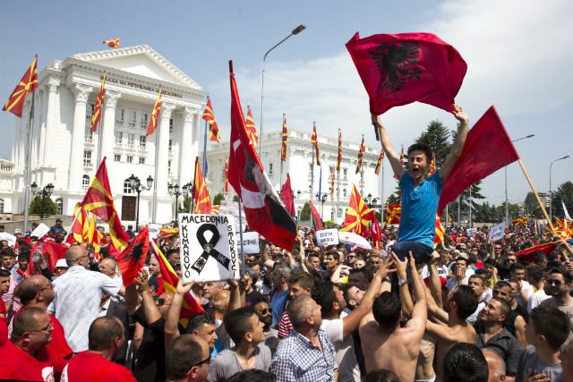 Over 20,000 call for Macedonian government to step down