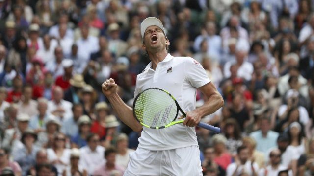 Querrey ousts hobbling top seed Murray at Wimbledon