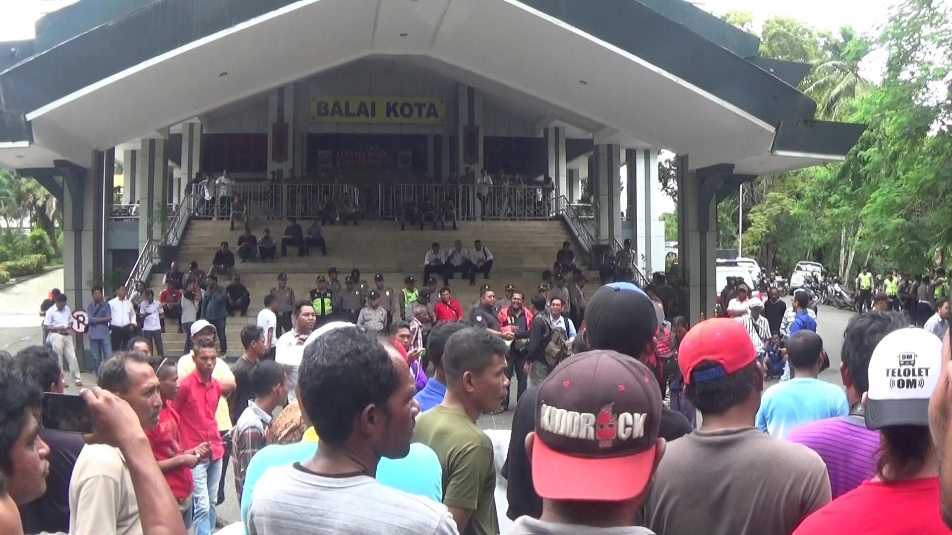 Ratusan supir angkot tolak ojek online di Samarinda