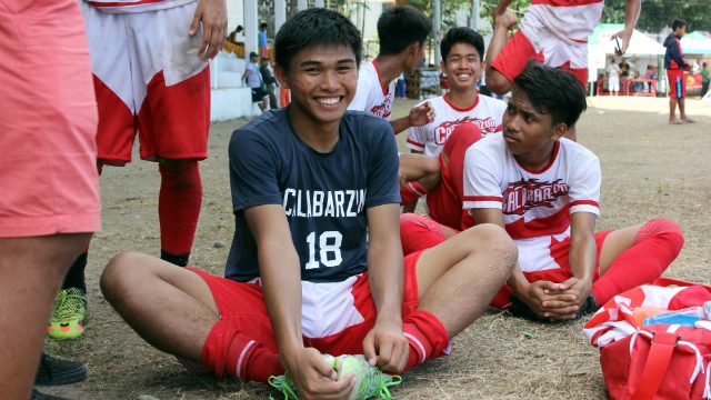 SMILING THROUGH STRUGGLES. Jessie Semblante flashes a smile, something he does not do only through the good times but also during hardships. Photo by Alexx Esponga/ Rappler 