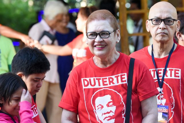 SUPPORTIVE. Elizabeth Zimmerman, ex-wife of presidential candidate Davao Mayor Rodrigo Duterte, joins the campaign trail on April 5, 2016. Photo by Edwin Espejo  