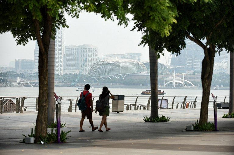 CHOKING NEIGHBORS. Haze seen over the Esplanade theater (background) in Singapore on September 15, 2014. Photo by AFP
