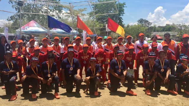 SMILES ON. Region X elementary boys baseball players beam victoriously for a snapshot as they wear their gold medals with pride at the awarding ceremony on Friday, April 28. Photo by Regine Villafuerte/ Rappler 