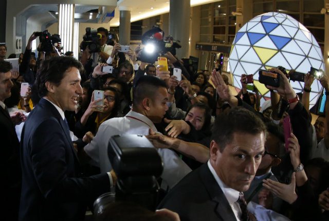 MEDIA MAYHEM. Canadian Prime Minister Justin Trudeau causes a stir at the APEC International Media Center, with journalists and volunteers jostling to get selfies with him. Photo by Ritchie Tongo/EPA 