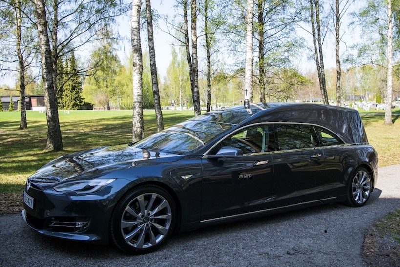 From princes to undertakers, Norway’s motorists go electric