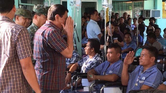 Duterte gives P110,000 to each soldier wounded in Marawi