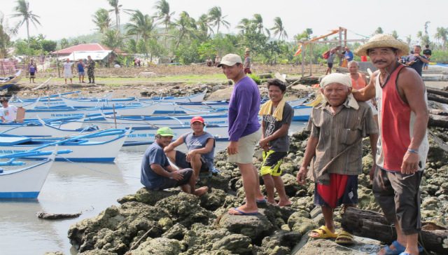 Metrobank Group gives boats to Yolanda-hit fisherfolk in Samar