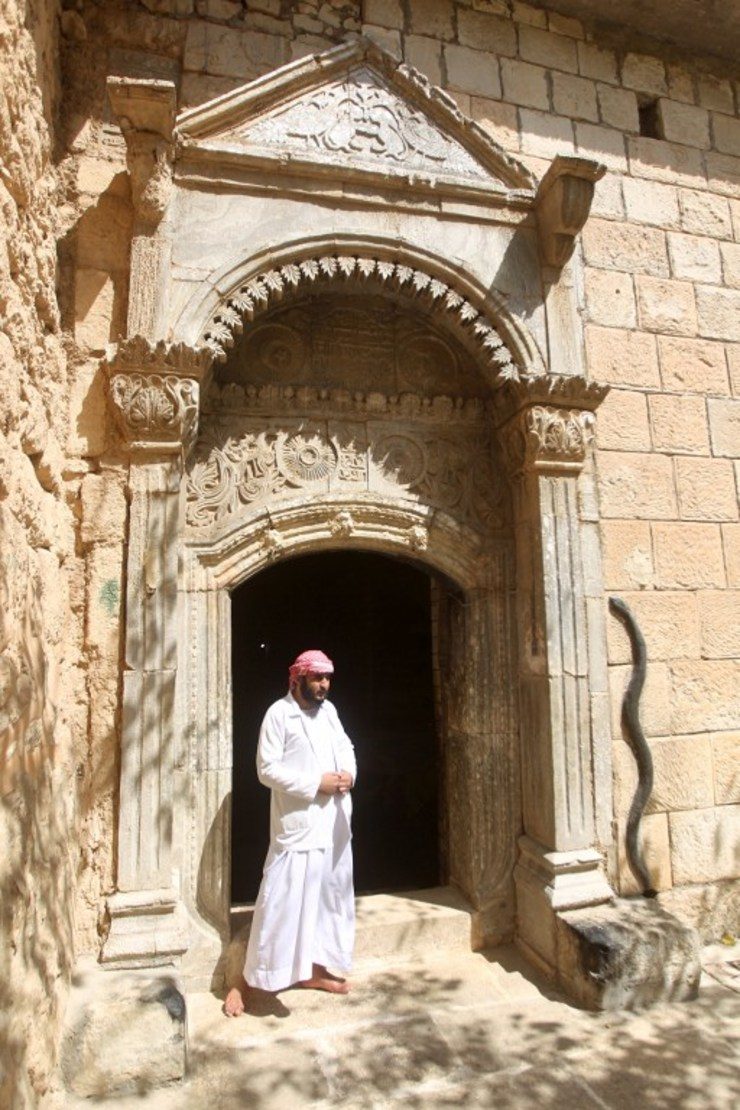 SANCTUARY. An Iraqi cleric of the Yazidi sect stands at the entrance of a holy temple in the mountain village of Lalish on August 15, 2014. Ahmad al-Rubaye/AFP