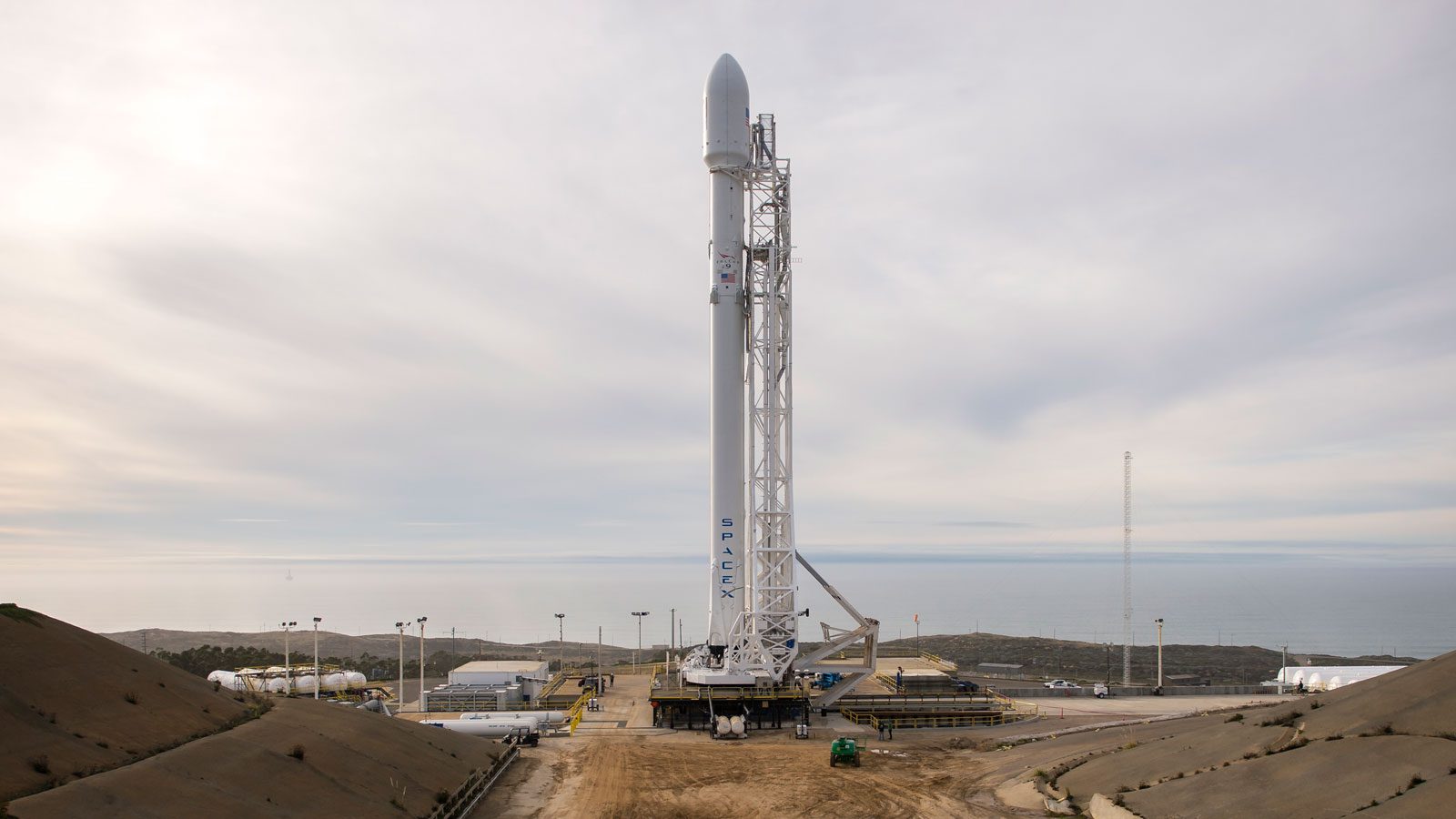 Falcon 9. Foto diambil dari theverge 