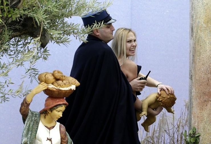 Topless Femen activist grabs Baby Jesus in St Peter’s Square