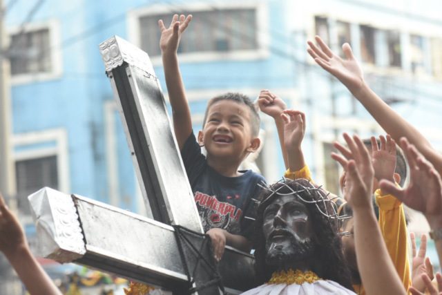 PANOORIN: Prusisyon ng mga Nazareno replica, piyestang piyesta