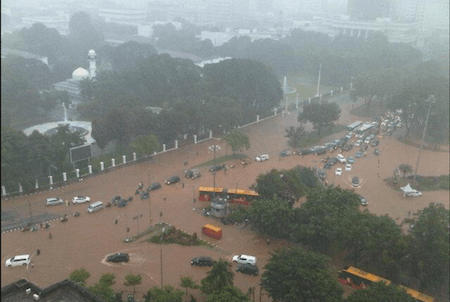 Jakarta dilanda banjir, Ahok jadi kepala daerah terbaik