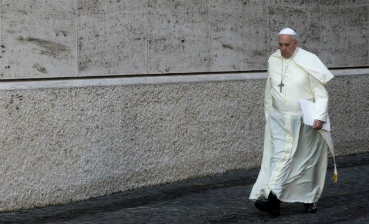 FAST FACTS: What Pope Francis wears