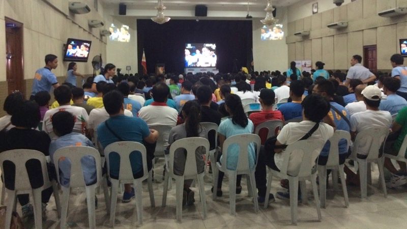 Police personnel and their families watch the Pacquiao-Mayweather fight at the Multipurpose Center on Sunday, May 3. Photo by Rappler 