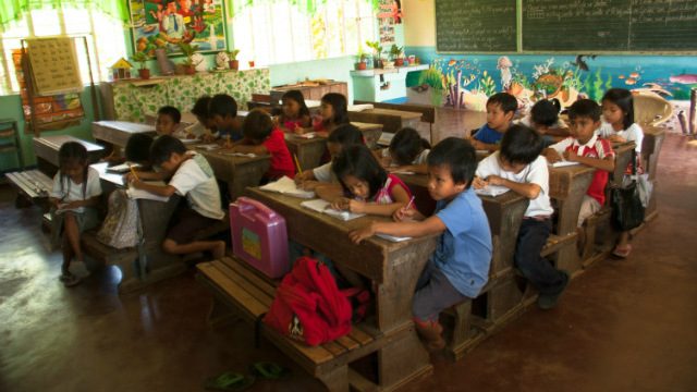 HELP BES. Students from the Bonifacio Elementary School in Gubat, Sorsogon. Photo by Glenda Esperida  