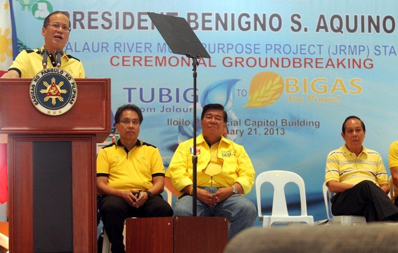 YELLOW ILOILO. File photo of President Aquino and Mar Roxas with Iloilo politicians Senator Frank Drilon and Governor Arthur Defensor. Malacañang photo 