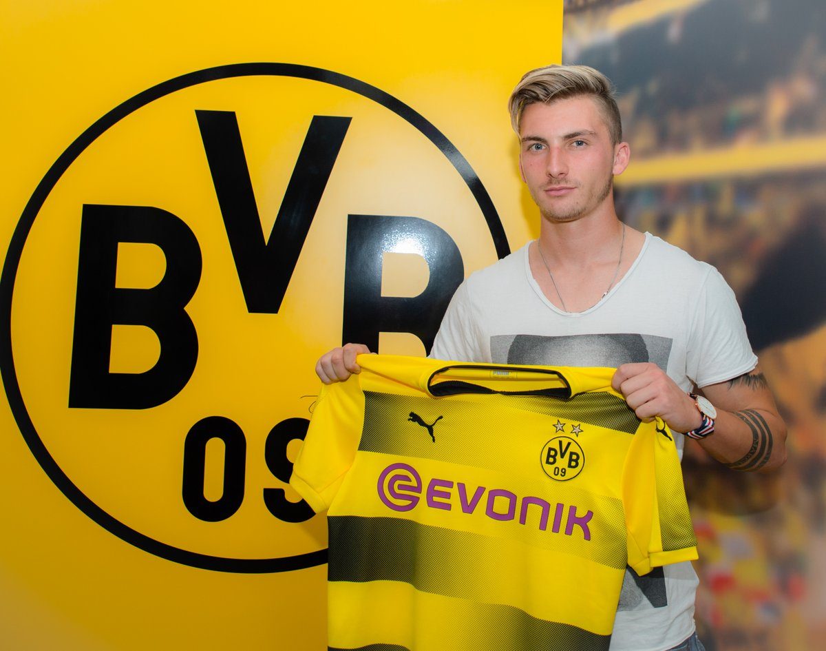 Pemain baru Borussia Dortmund Maximilian Philipp. Foto diambil dari @BVB/Twitter 