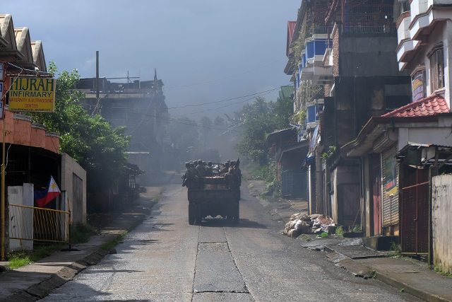 Tent cities, mass graves readied as gov’t troops clear Marawi