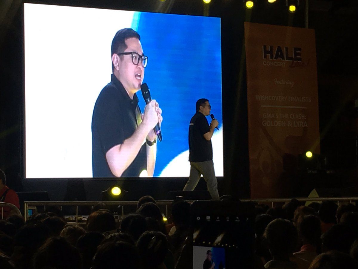 ACROSS PARTY LINES? Opposition Senator Bam Aquino joins the mini-rally and concert hosted by Senator Cynthia Villar in Las Piñas. Other reelectionist senators, including Poe, Binay, and Angara, attend the event on February 22. Photo by Camille Elemia/Rappler  