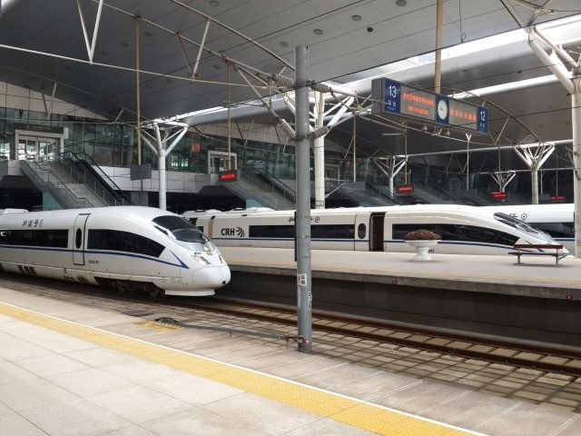 KERETA CEPAT. Armada kereta cepat yang dibuat oleh perusahaan China Railway di Tiongkok. Proyek serupa kini tengah dikerjakan di Indonesia untuk rute Jakarta-Bandung. Foto oleh Uni Lubis/Rappler 
