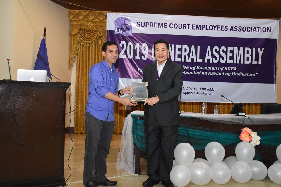 Retiring Carpio gives West PH Sea lecture to SC workers