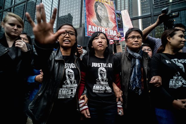 On February 27, 2015, Erwiana Sulistyaningsih arrives at the Hong Kong court for Law Wan-tung's sentencing. Photo by Xyza Bacani/Rappler 