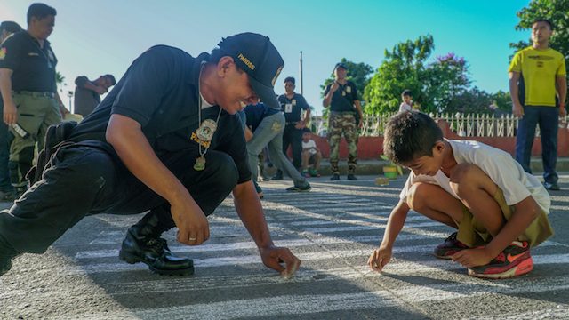 WATCH: Cagayan police draw pedestrian lane made of chalk