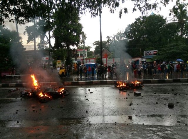 Demonstrasi memperingati Sumpah Pemuda di Makassar berakhir ricuh
