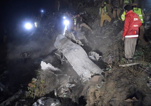 Pesawat jatuh di Pakistan, 48 penumpang tewas