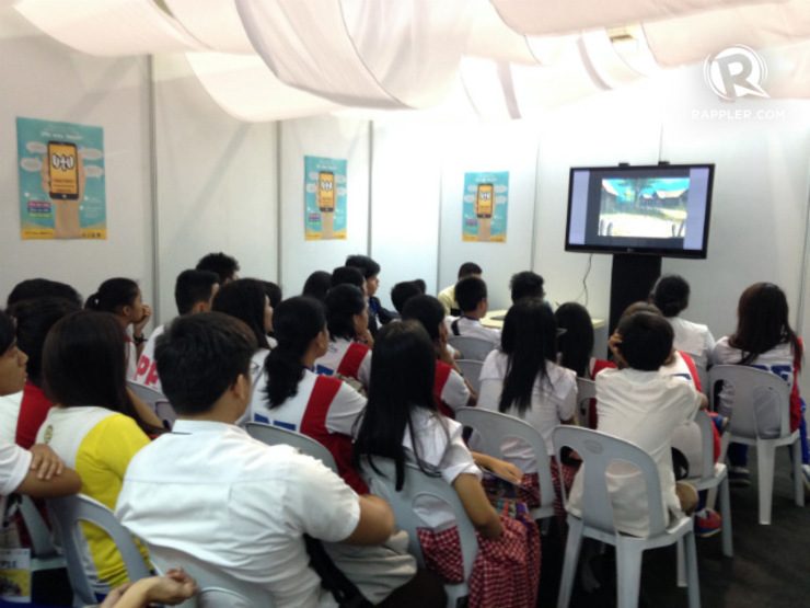 FILM SHOWING. Students of Rizal High School watch a short animated film during the U4U caravan. Photo by Jee Geronimo/Rappler