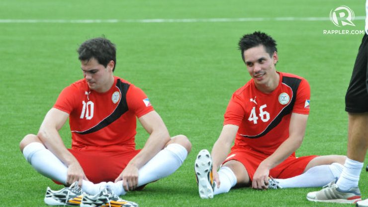 Phil Younghusband (L) and Simon Greatwich (R) stretch out
