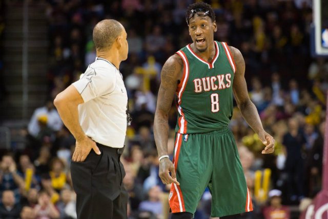 Free agent Larry Sanders returns to sign with Cavs