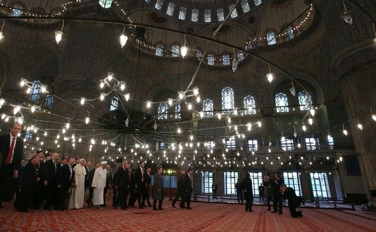 Pope Francis reflects at Blue Mosque in symbolic Istanbul visit