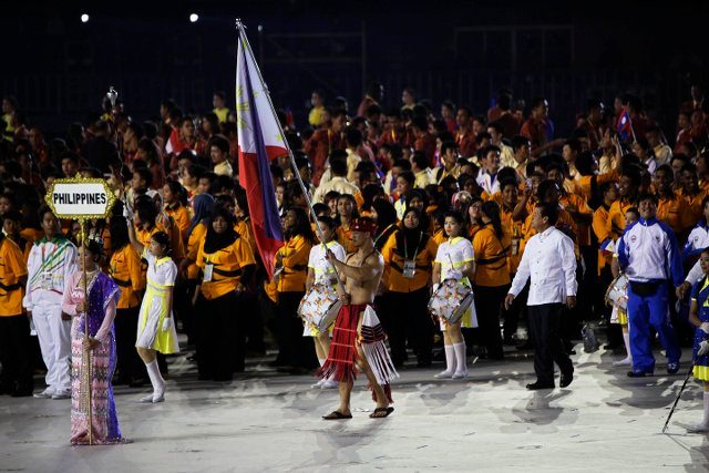BAHAG. Philippine flag bearer, wrestler Jason Balabal, wears a traditional Igorot outfit. Photo from EPA 