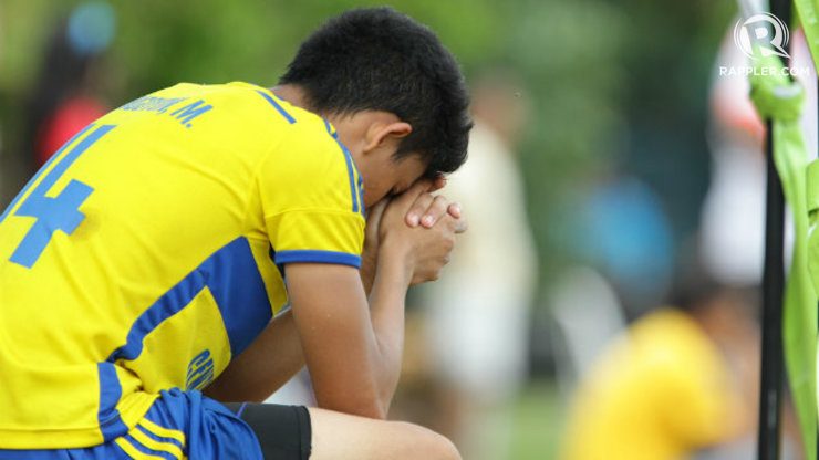 Central Visayas' Moses Gingoyon is anxious during the penalty shootout. Photo by Mark Cristino/Rappler