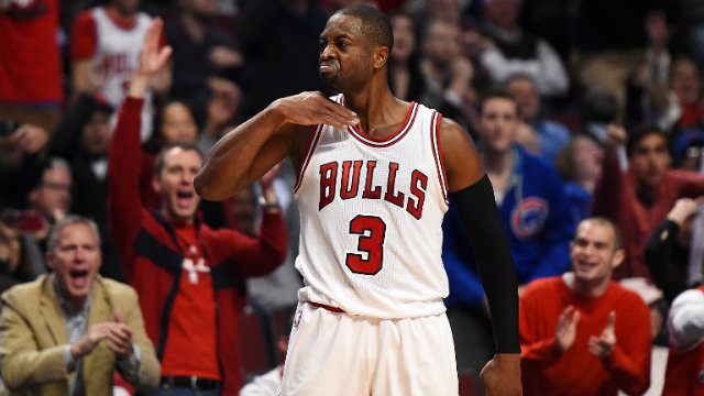 Dwyane Wade makes Chicago Bulls debut in style