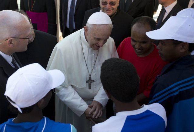 Pope and Rohingya: Migrant pontiff backs refugees