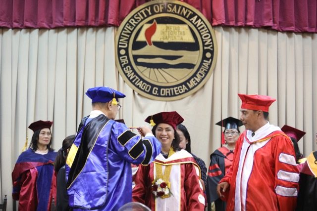 LOOK: Robredo receives honorary degree from Camarines Sur university