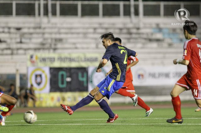 Nate Burkey of the Bacolod, Negros Occidental-based Ceres FC fires a goal. Photo by Mark Cristino/Rappler 