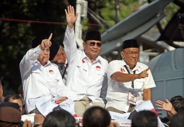 OPPOSITION. Golkar Party chairman Aburizal Bakrie (R) seen here with losing presidential candidate Prabowo Subianto (C) and running mate Hatta Radjasa (C-L) during the presidential campaign in June 2014. Photo by Adi Weda/EPA 
