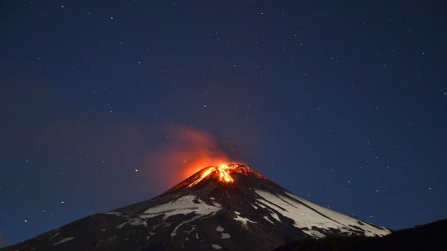Chile volcano erupts, thousands evacuated