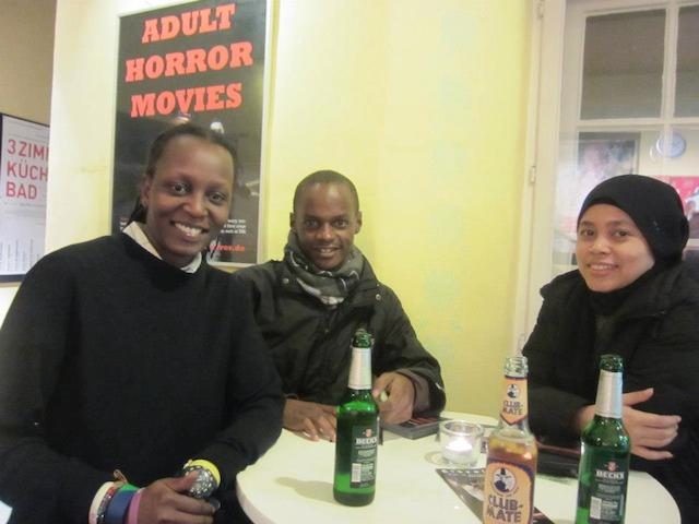 Penulis (kanan) bersama Kasha Jacqueline (kiri), sahabat David Kato, yang menjadi obyek film 'Call Me Kuchu'. Foto dari Febriana Firdaus  