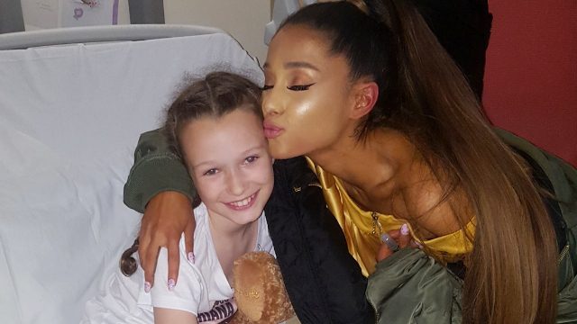 FOTO: Ariana Grande kunjungi korban ledakan Manchester