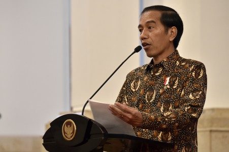 Presiden Joko Widodo menyampaikan arahan dalam Pertemuan Awal Tahun Pelaku Industri Jasa Keuangan Tahun 2017 di Istana Negara, Jakarta, Jumat (13/1). Foto oleh Puspa Perwitasari/ANTARA 