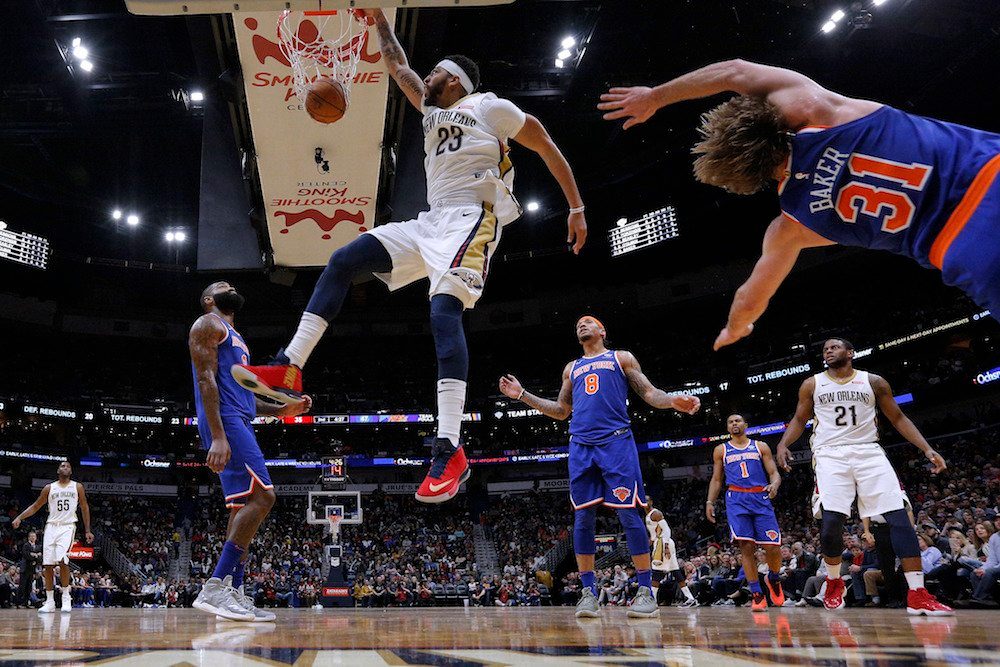 POSTERIZED. New York Knicks reserve guard Ron Baker was left with a black eye after Pelicans' top scorer Anthony Davis knocked him down with a vicious poster dunk during an NBA game on December 30, 2017. Photo from Twitter (@BR_NBA) 