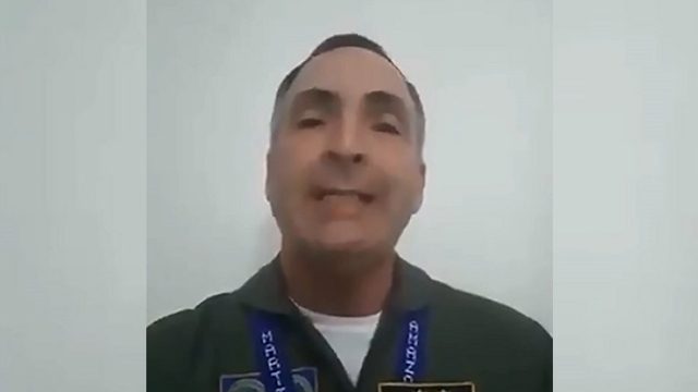 Venezuelan air force general declares allegiance to Guaido – video
