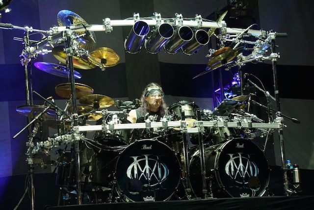 DRUMMER. Mike Mangini sang drummer. Foto dari Rajawali Indonesia 
