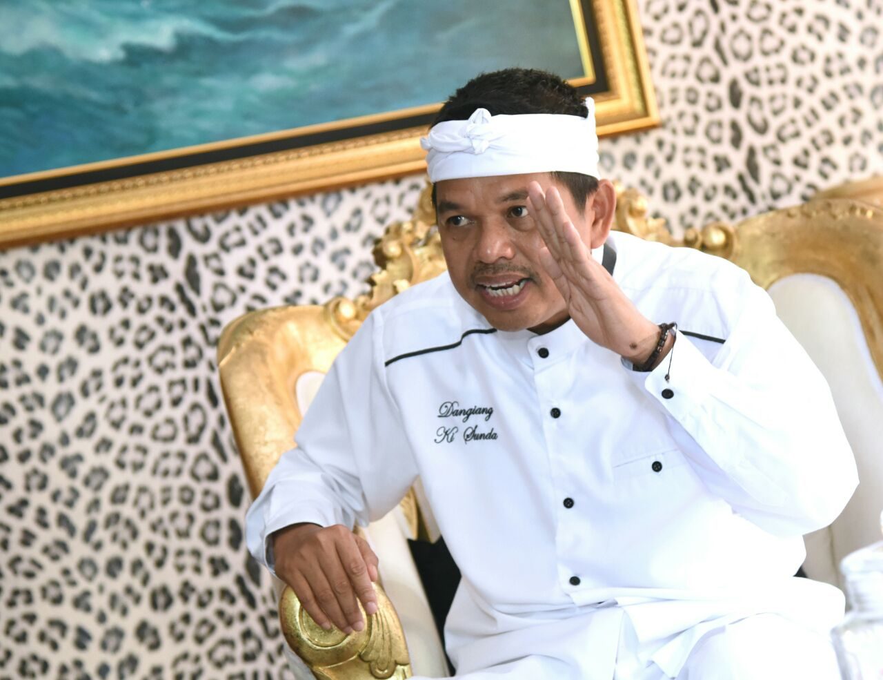 DITEROR. Dedi Mulyadi mengaku diteror oleh seseorang agar menyerahkan mahar Rp 10 miliar jika ingin melaju di Pilkada Jawa Barat 2018. Foto oleh Agung Fatma Putra. 