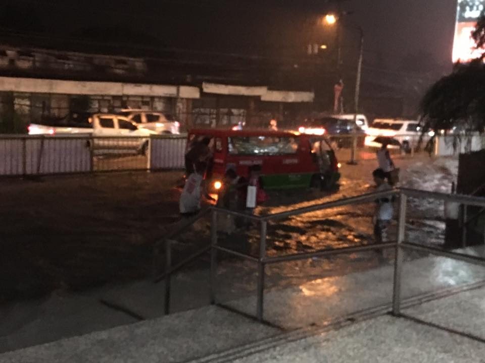 FLOODED. Bacolod experiences flooding due to heavy rain on Friday, September 22, 2017. Photo by Charles Hilado from Facebook. 